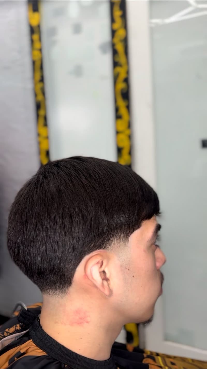 Textured crop with low taper — side profile